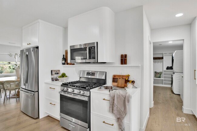 Building Photo - 380 S Church St