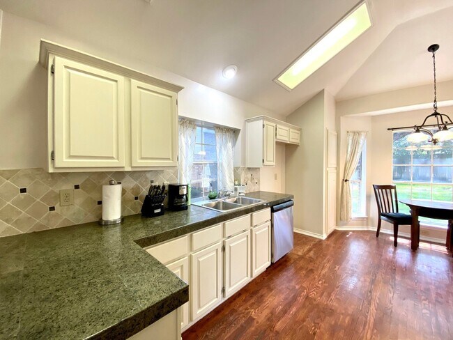 Building Photo - 13706 Morningbluff Dr