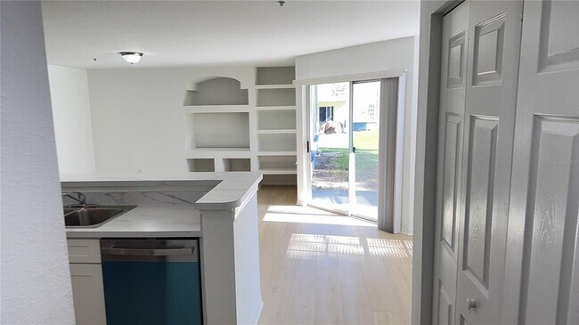 Building Photo - 7350 Westpointe Blvd