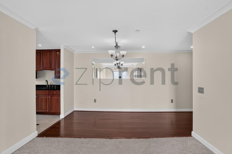 Building Photo - Unit 2607