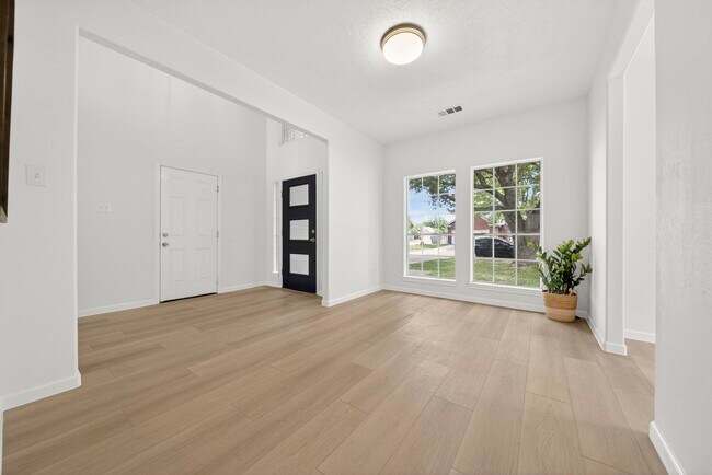 Building Photo - 3315 Berzin Ct