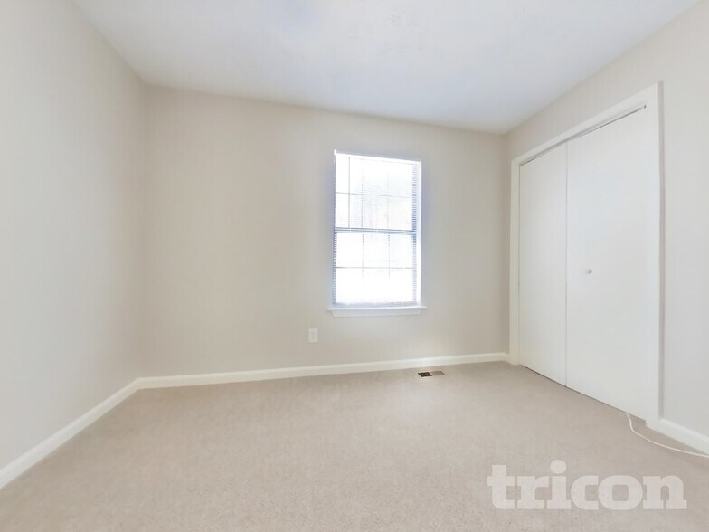 Building Photo - 1515 Olde Oak Dr