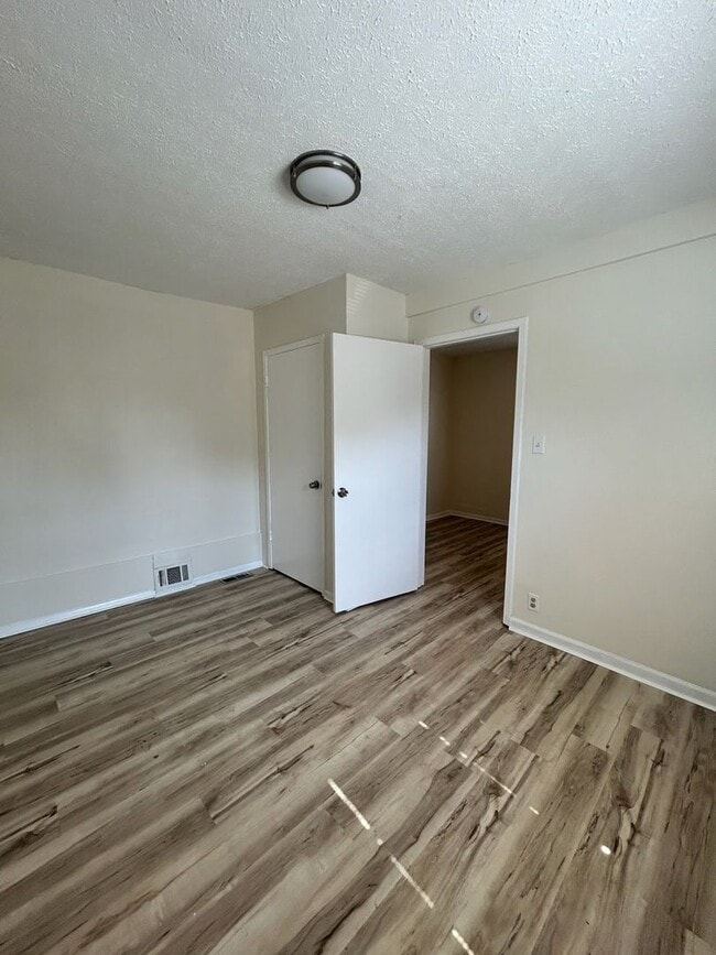 Building Photo - 5355 Helen Ave