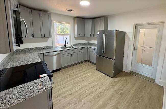 Building Photo - 889 W Main St