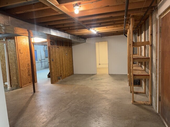 Building Photo - 3829 Eastway Dr