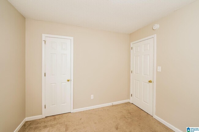 Building Photo - 2624 Denise Dr