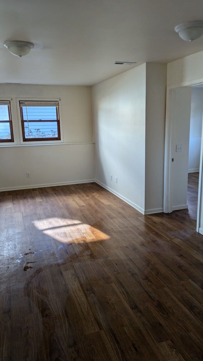 Bedroom 2 - Lower - 6938 250th Ave