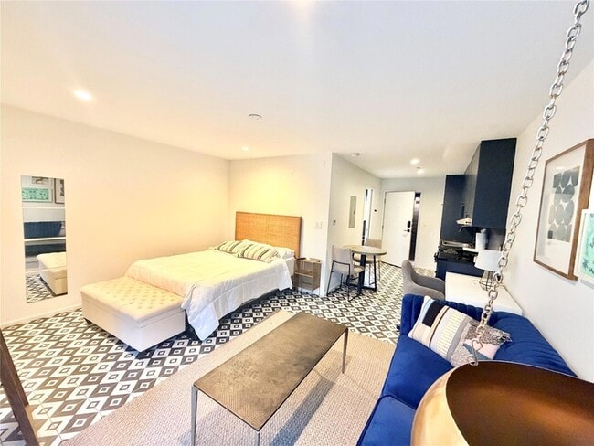 Building Photo - 201 Academy Dr