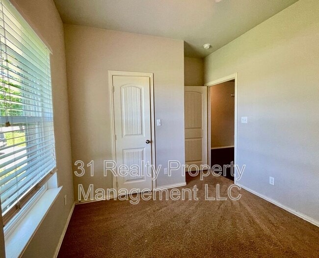 Building Photo - 3115 N Hickory St