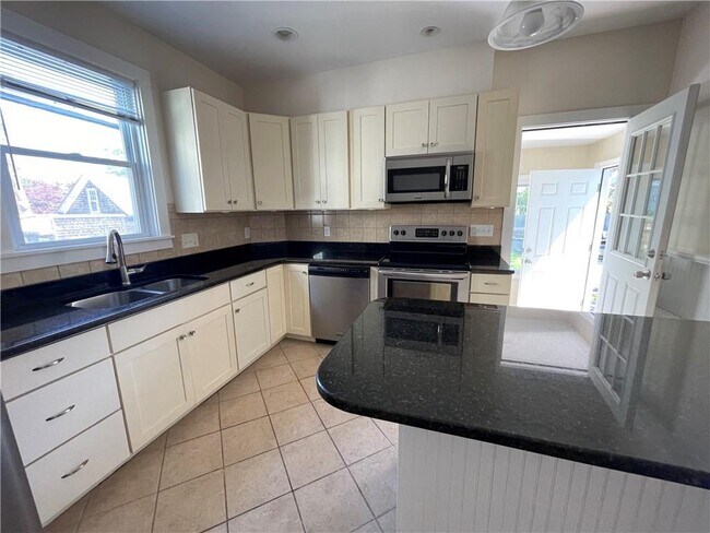 Building Photo - 26 Ayrault St