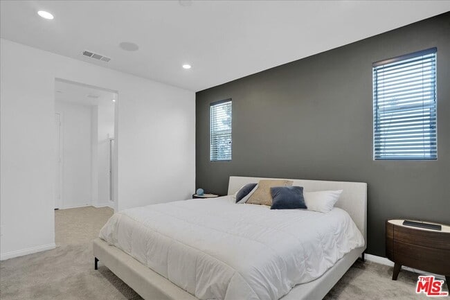 Building Photo - 725 Daniel Freeman Cir