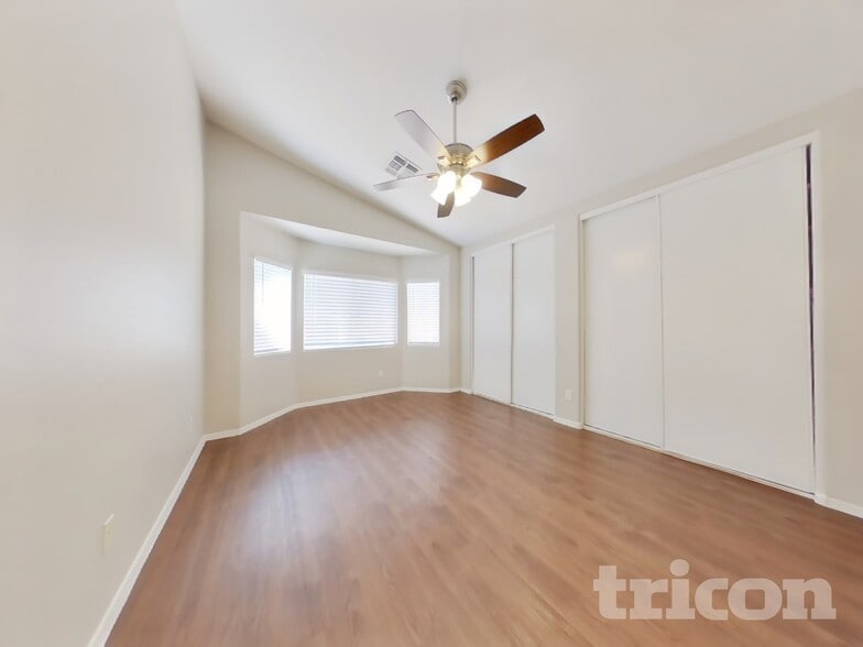 Building Photo - 12513 W Aster Dr