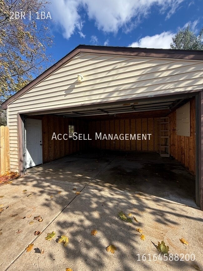 Building Photo - 5962 Ridgebrook Ave SE