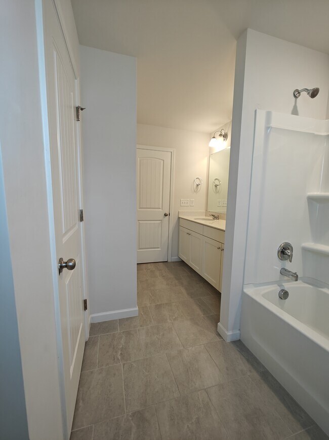 Building Photo - 756 Creekway Dr
