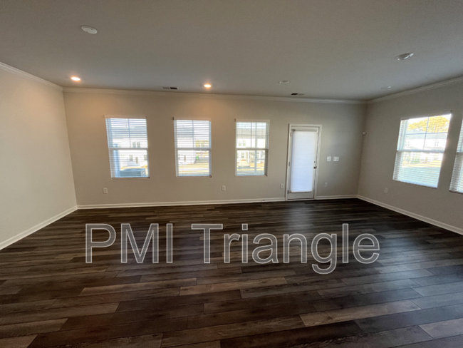 Building Photo - 5049 Tura St