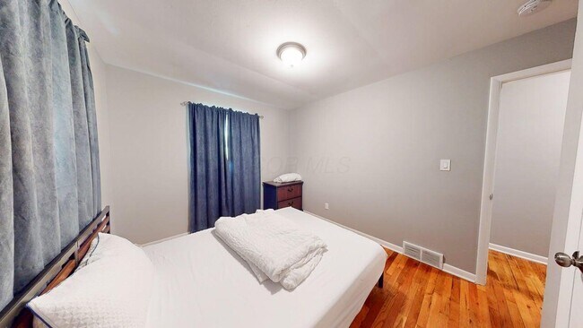 Building Photo - 32 Marion St