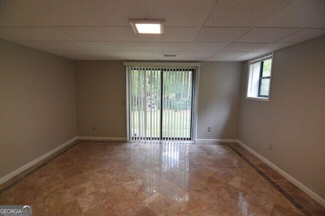 Building Photo - 3765 Cochran Lake Rd