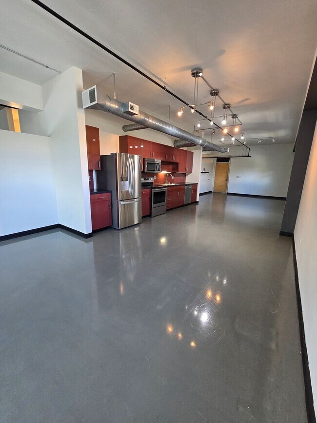 Building Photo - Luxurious 2BR , 2BA 2nd floor loft in East Downtown Area- aprox 1650 sq ft