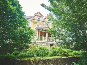 Building Photo - 18 Atherton Rd