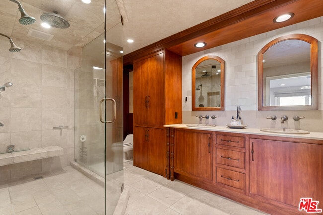 Building Photo - 4920 Llano Dr