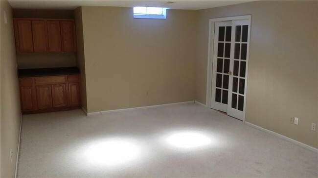 Building Photo - 38587 Glastonberry
