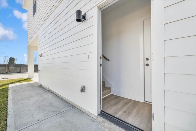 Building Photo - 3238 Frying Pan Place