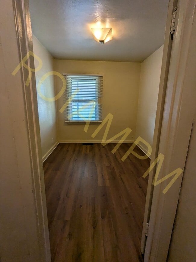 Interior Photo - 247 Idaho Street East