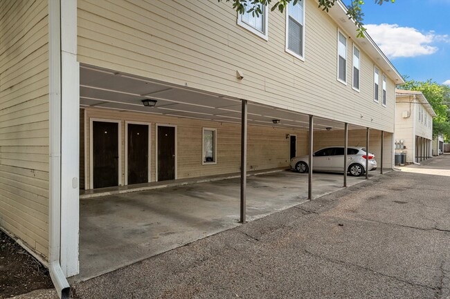 Building Photo - Updated Condo Central Waco