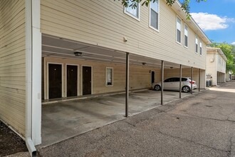 Building Photo - Updated Condo Central Waco