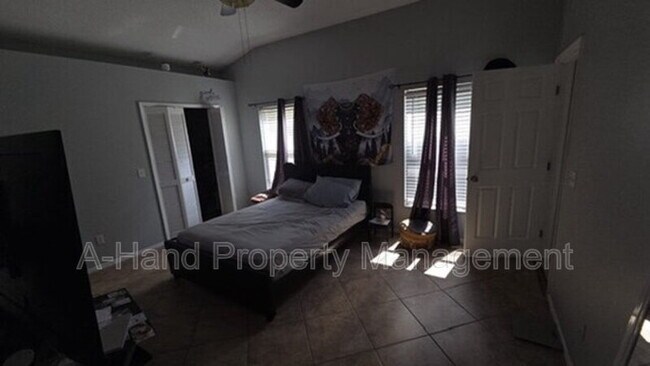 Building Photo - 2527 Chatham Cir