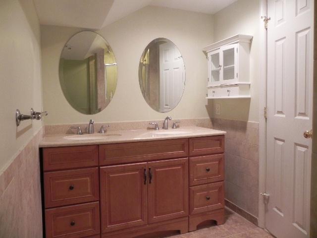 Full size, two sink bathroom - 43952 Reliance Ct