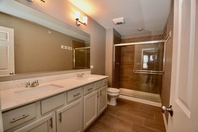 Building Photo - 2953 Madison Dr