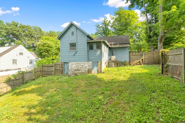Building Photo - 2823 Island Home Ave