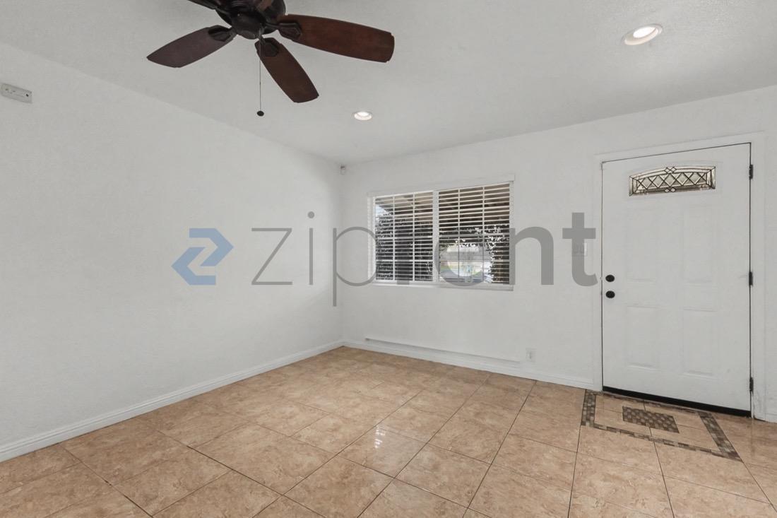 Building Photo - 1653 Robin Hood Ct