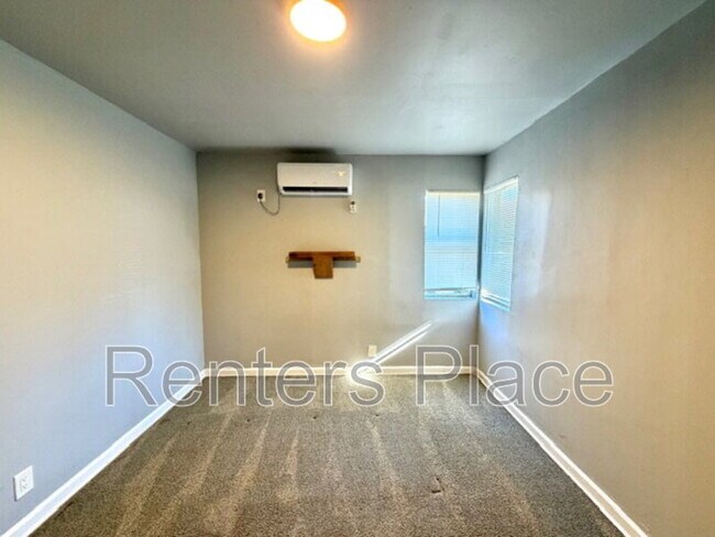 Building Photo - 2915 E Easton St