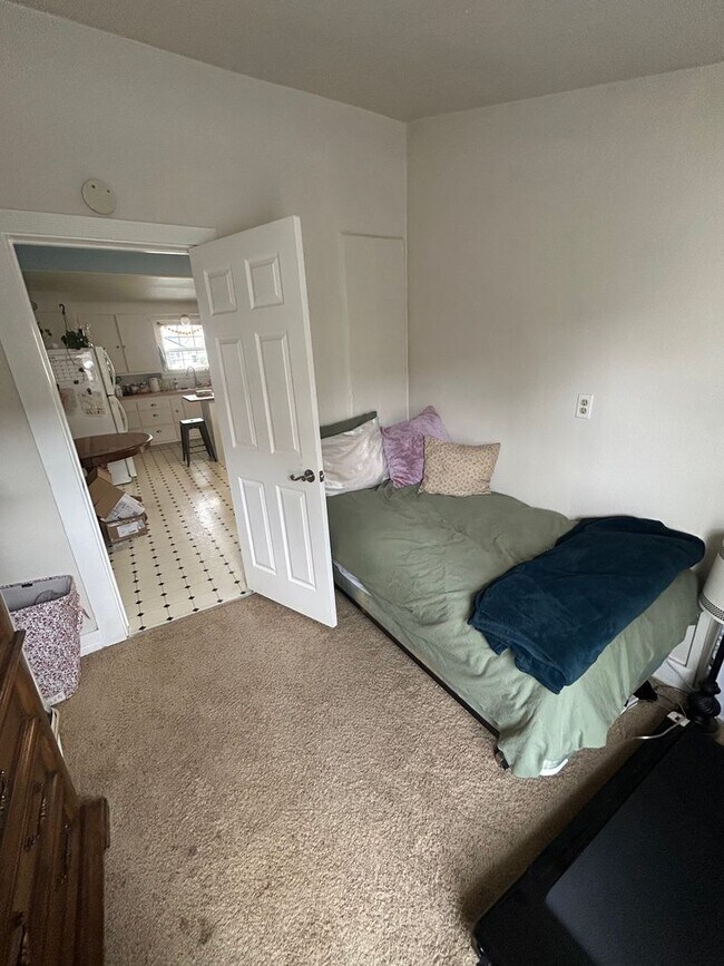 Building Photo - 900 Front St