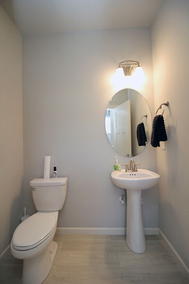 Building Photo - 3923 SE 70th Ave