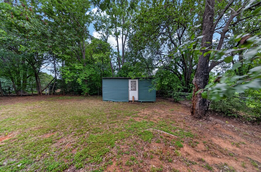 Building Photo - 1511 Milam Dr