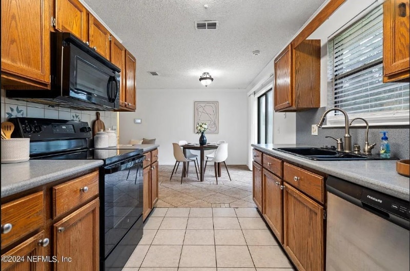 Building Photo - 8467 Santana Ct