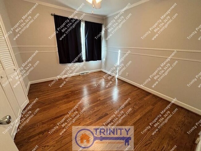 Building Photo - All utilities included with rent due to sh...