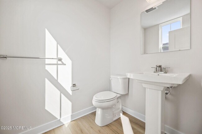 Building Photo - 20 Gramercy Dr
