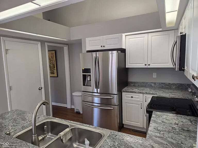 Building Photo - 943 Mockernut Ct