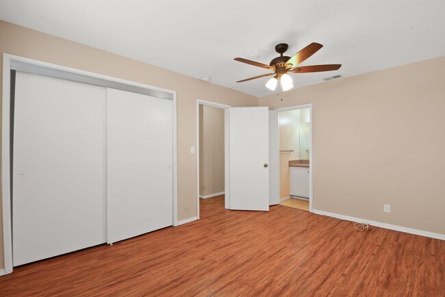 Building Photo - Cabrillo Ave
