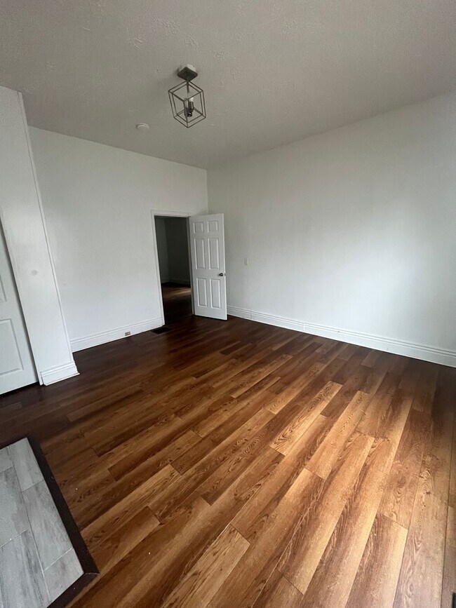 Building Photo - Gorgeous 3 bedroom updated house!