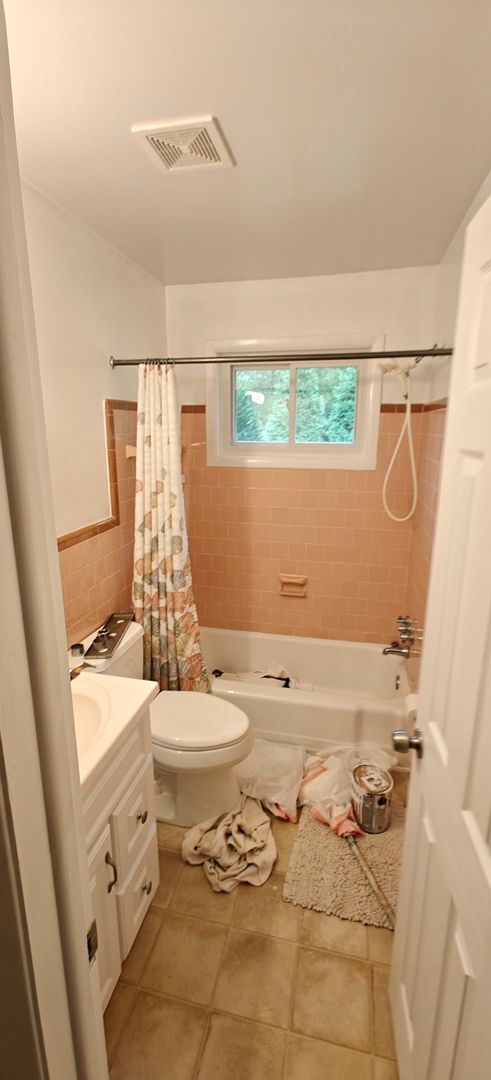 Building Photo - Walk to the river from this convenient rancher near Willow Oaks