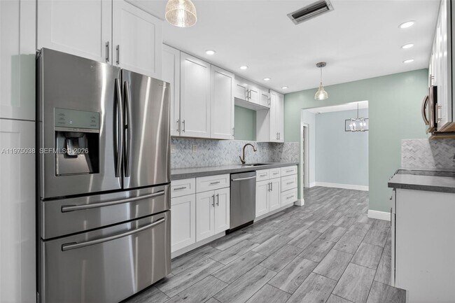 Building Photo - 7613 NW 67th Ave