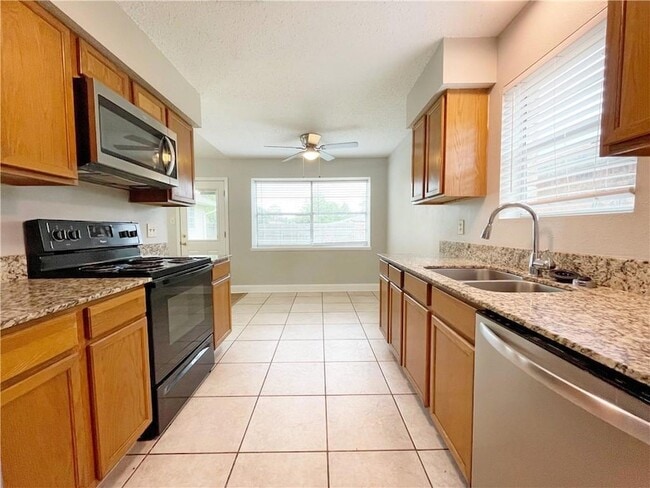 Building Photo - 301 Somerset Dr