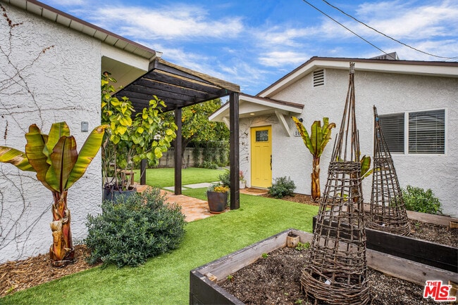 Building Photo - 1024 N Naomi St