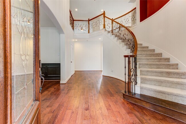Building Photo - 1335 Altavilla Ln