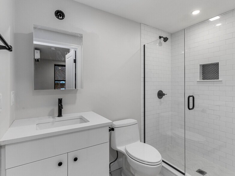 Building Photo - 2 Hull Street Ct